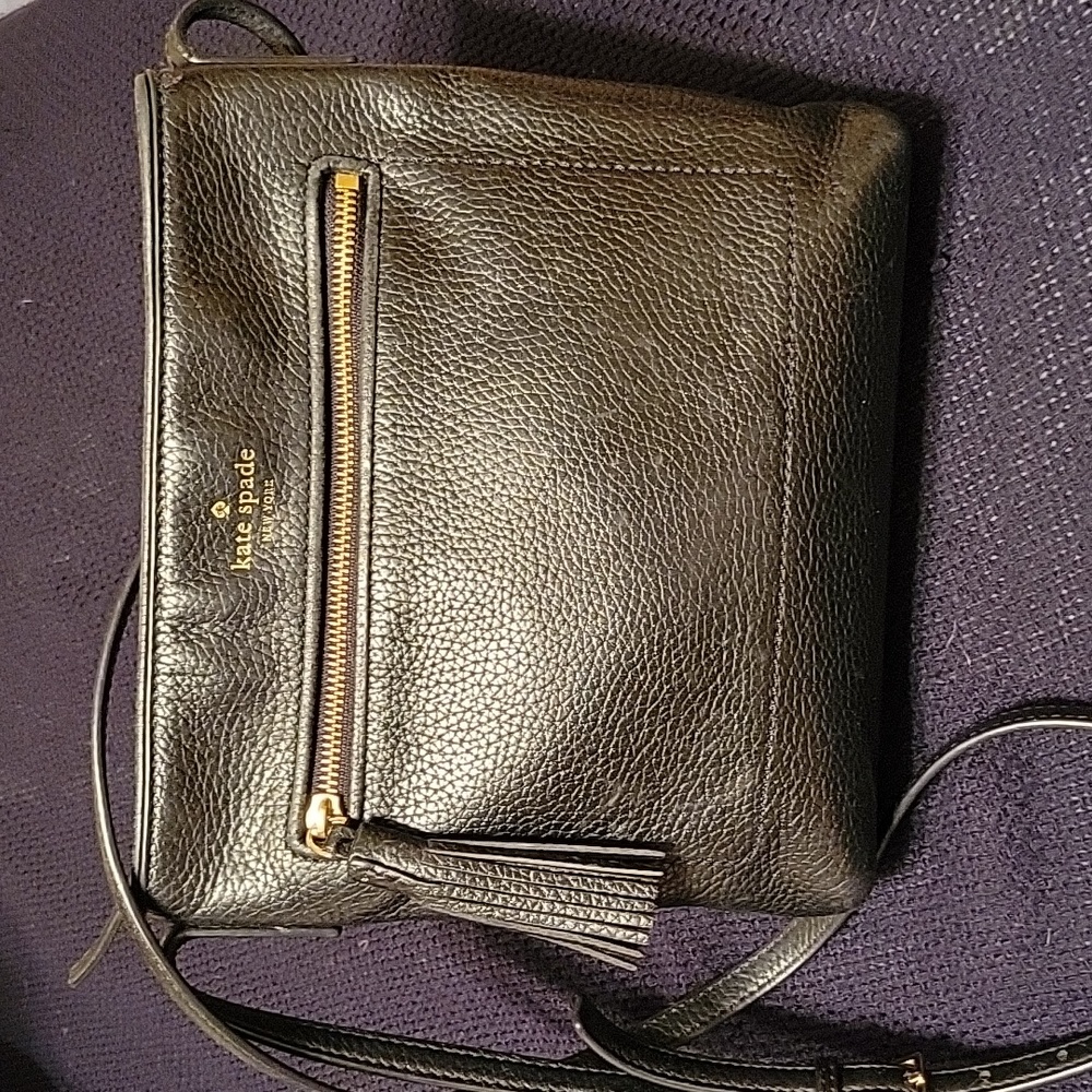 Kate Spade black pebbled leather crossbody w/zip closure, front zip pocket